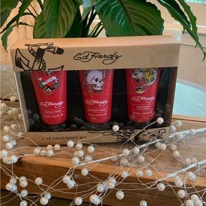 ED HARDY MEN’S 3 PIECE SHAVE/ BODY KIT